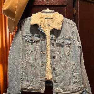 Universal Thread Blue Denim Jacket with Cream Sherpa Lining